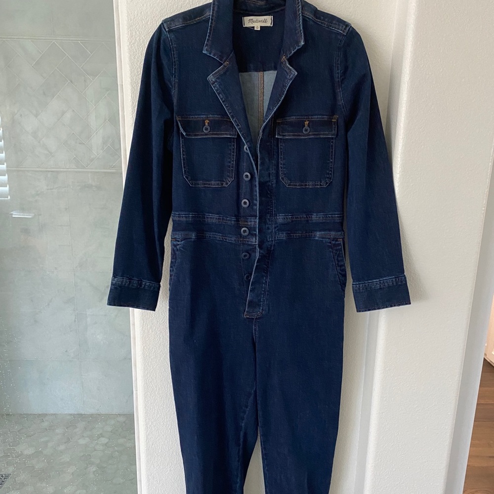 EUC Madewell Denim Jumpsuit Sz 8. Button closure & pockets.